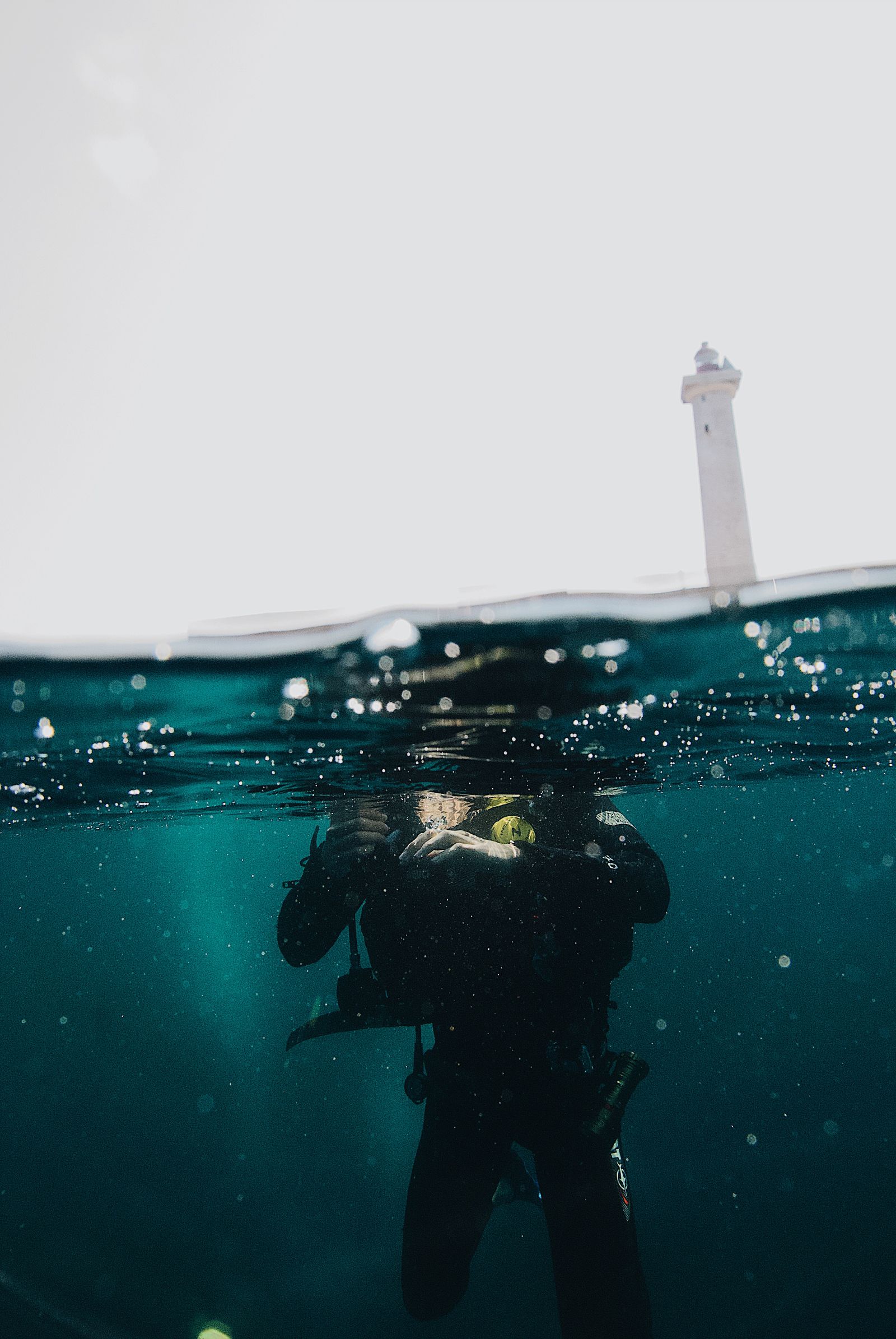 Surface diver